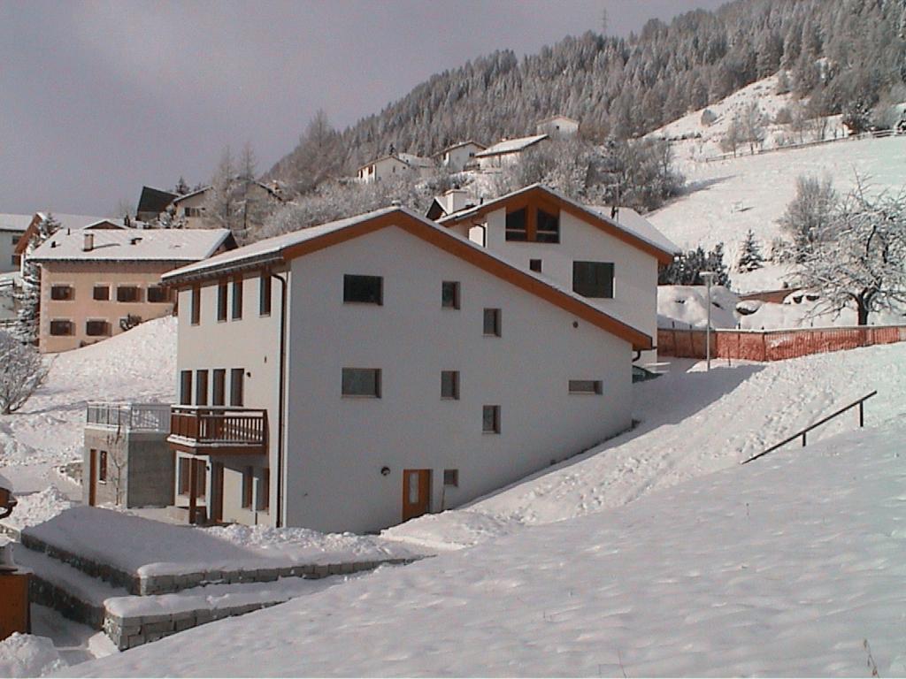 Chasa Mundin Apartment Scuol Ruang foto